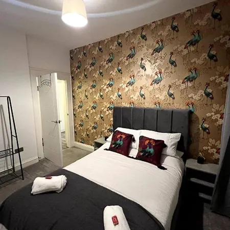 Апартаменты Contemporary Cotham House By Prescott