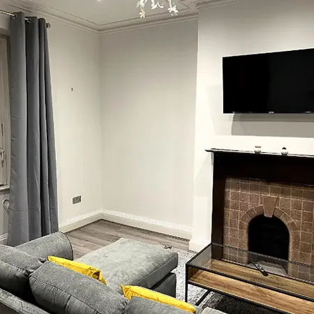 Daire Contemporary Cotham House By Prescott